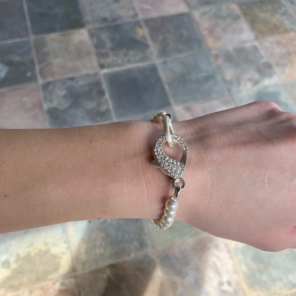 ❌SOLD❌ Pave Pearl-colored Hook Bracelet - Picture 3 of 4